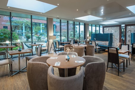 Breakfast and dinner served, British cuisine