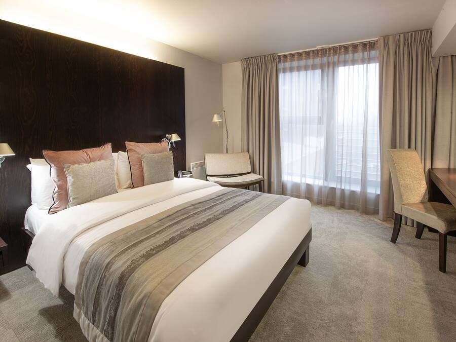 Desk, laptop workspace, free WiFi, bed sheets