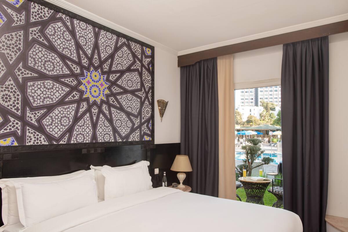 Habitación superior, vistas al parque | Ropa de cama de alta calidad, minibar, caja fuerte y escritorio