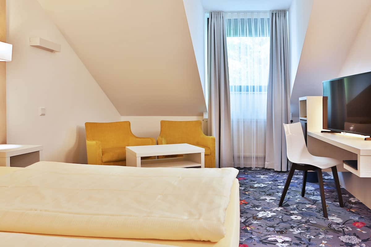 comfort double room | hypo-allergenic bedding, minibar, desk, laptop workspace