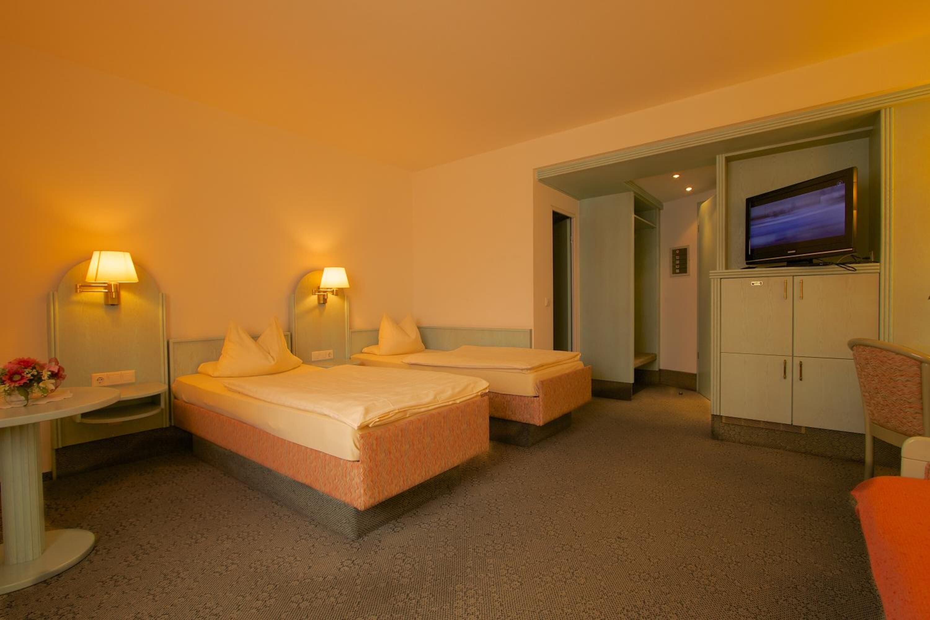 hypo-allergenic bedding, minibar, desk, laptop workspace