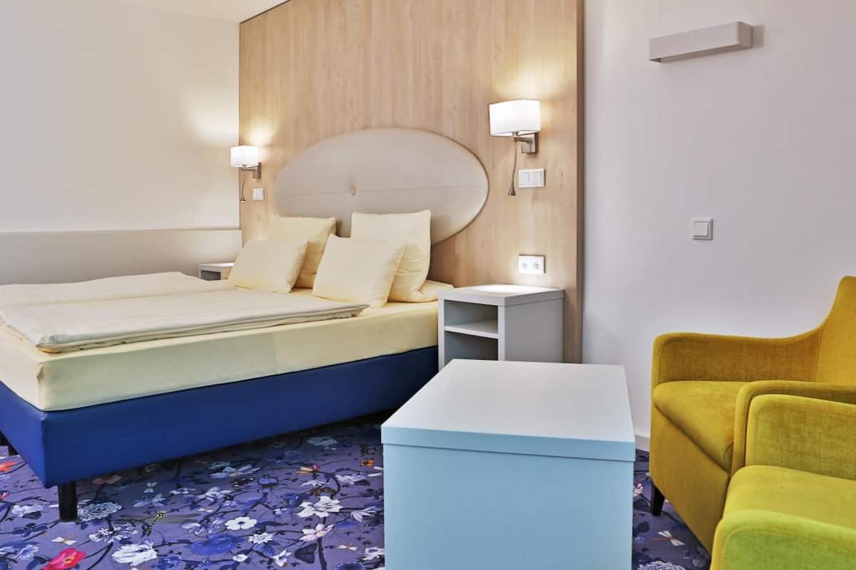 hypo-allergenic bedding, minibar, desk, laptop workspace