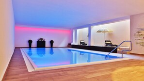 Indoor pool, open 12:30 PM to 10 PM, cabanas (surcharge) - Hotel zum Loewen (Moerfelden-Walldorf)