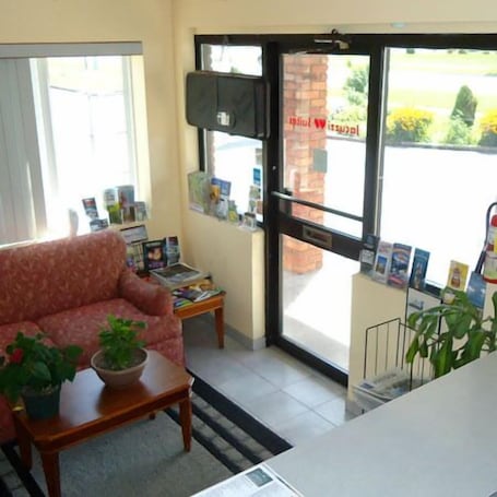 Interior entrance. Caravan Inn Motel