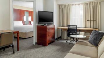 1 habitación, caja de seguridad en la habitación y escritorio