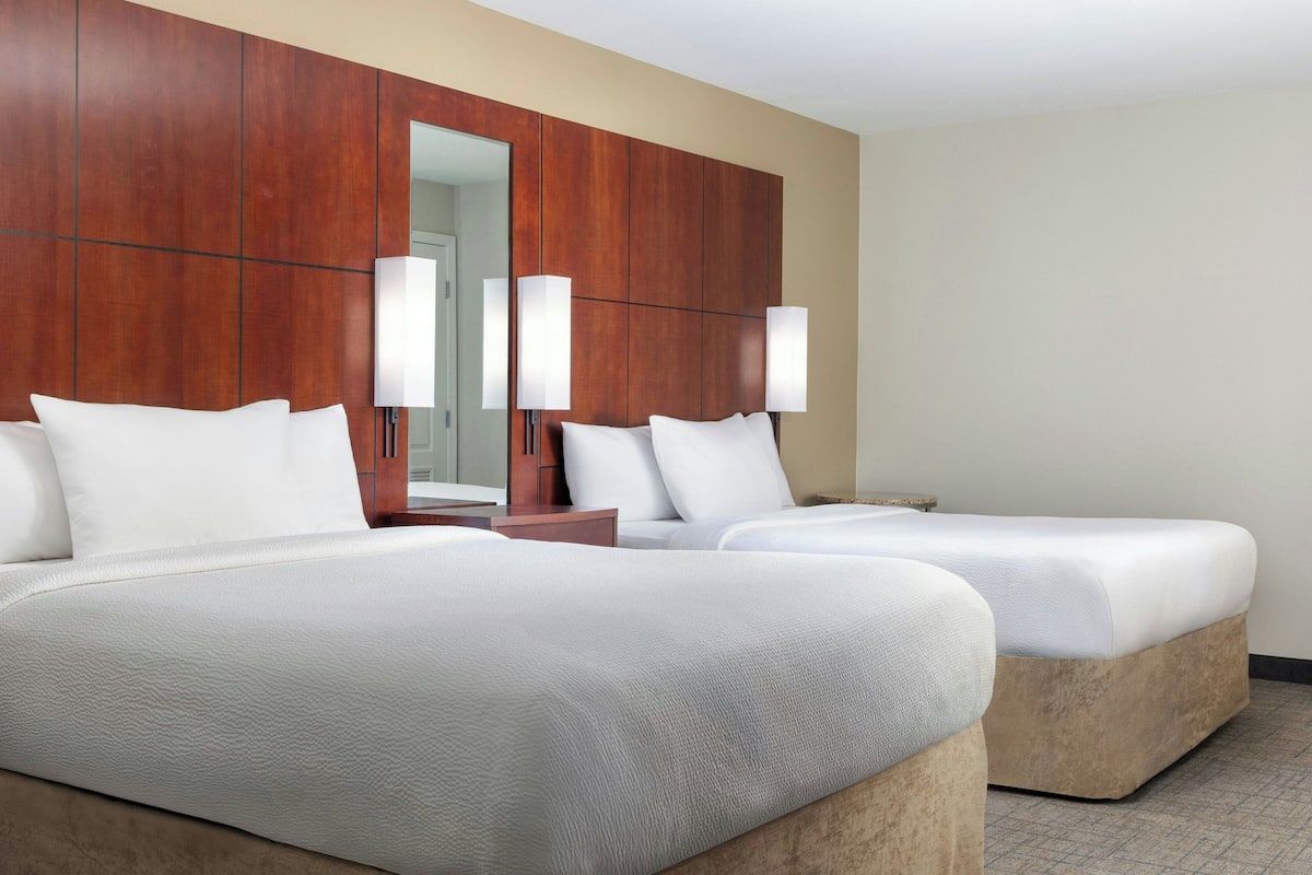 Suite, Multiple Beds | 1 bedroom, in-room safe, desk, iron/ironing board