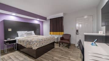 Room, 1 Queen Bed, Non Smoking | Desk, free WiFi