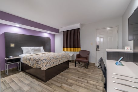 Room, 1 Queen Bed, Non Smoking | Desk, free WiFi. Holiday Terrace Motel