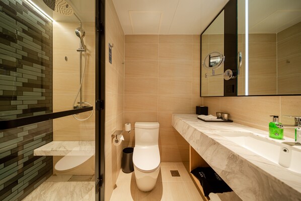 A modern bathroom with a glass-enclosed shower, a toilet, and a marble sink with a mirror above. - Fairfield by Marriott Harbin Downtown (Harbin)