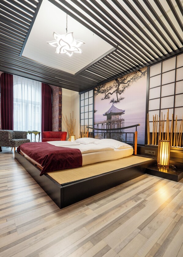 Doppia Superior | Una cassaforte in camera, con stile personalizzato, una scrivania