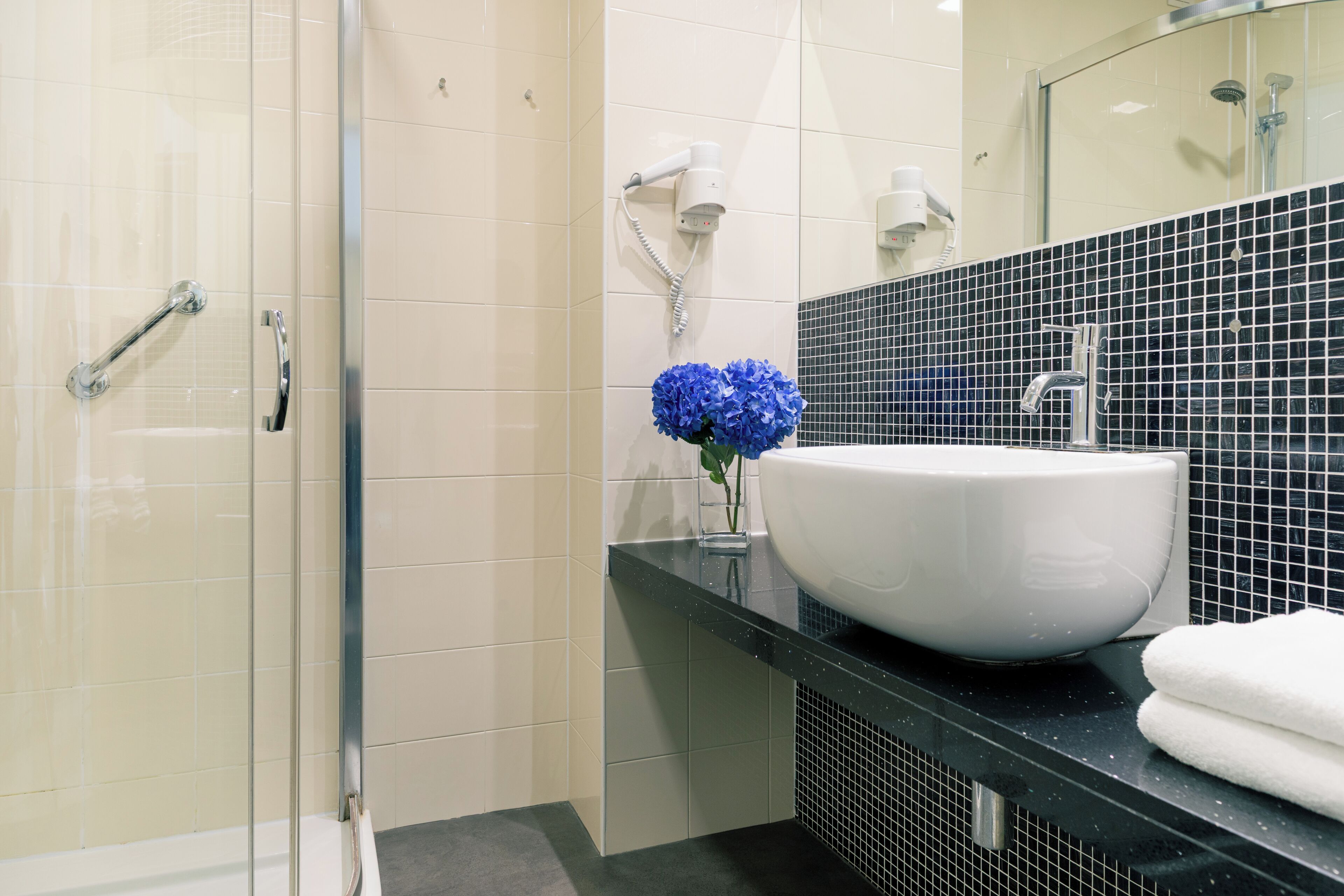 shower, free toiletries, hair dryer, towels