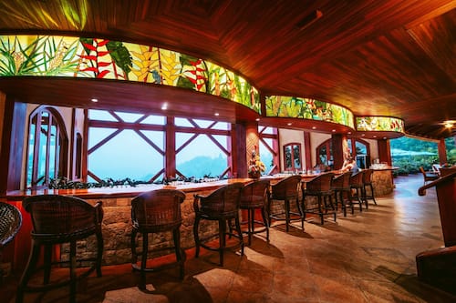 2 bar/lounge, bar sull'acqua, bar a bordo piscina