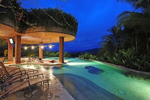 Poolside bar - The Springs Resort and Spa at Arenal (Monterrey)