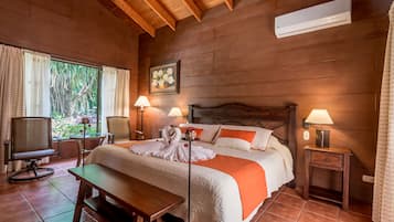 Romantic Villa, Jetted Tub | In-room safe, iron/ironing board, free rollaway beds, free WiFi