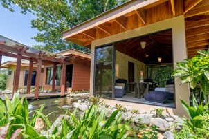 Couples treatment rooms, body treatments, hot stone massages