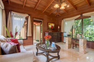 Couples treatment rooms, body treatments, hot stone massages