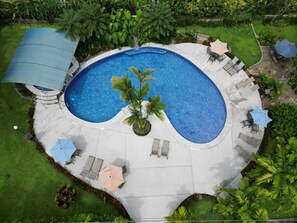 Indoor pool, outdoor pool, open 8:00 AM to 10:30 PM, pool loungers - Hotel Villas Vilma (La Fortuna)
