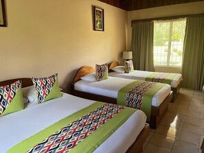 Classic Triple Room | In-room safe, blackout drapes, free WiFi, bed sheets - Hotel Villas Vilma (La Fortuna)