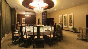 3 restaurants; breakfast, lunch, and dinner served - Merchantel Beijing (Beijing)