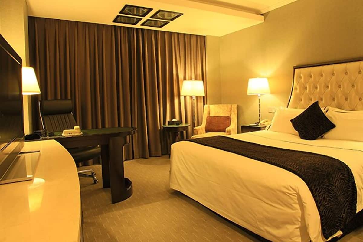 Superior Room | Down duvets, minibar, in-room safe, desk