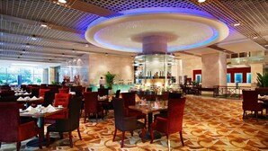 3 restaurants; breakfast, lunch, and dinner served - Merchantel Beijing (Beijing)