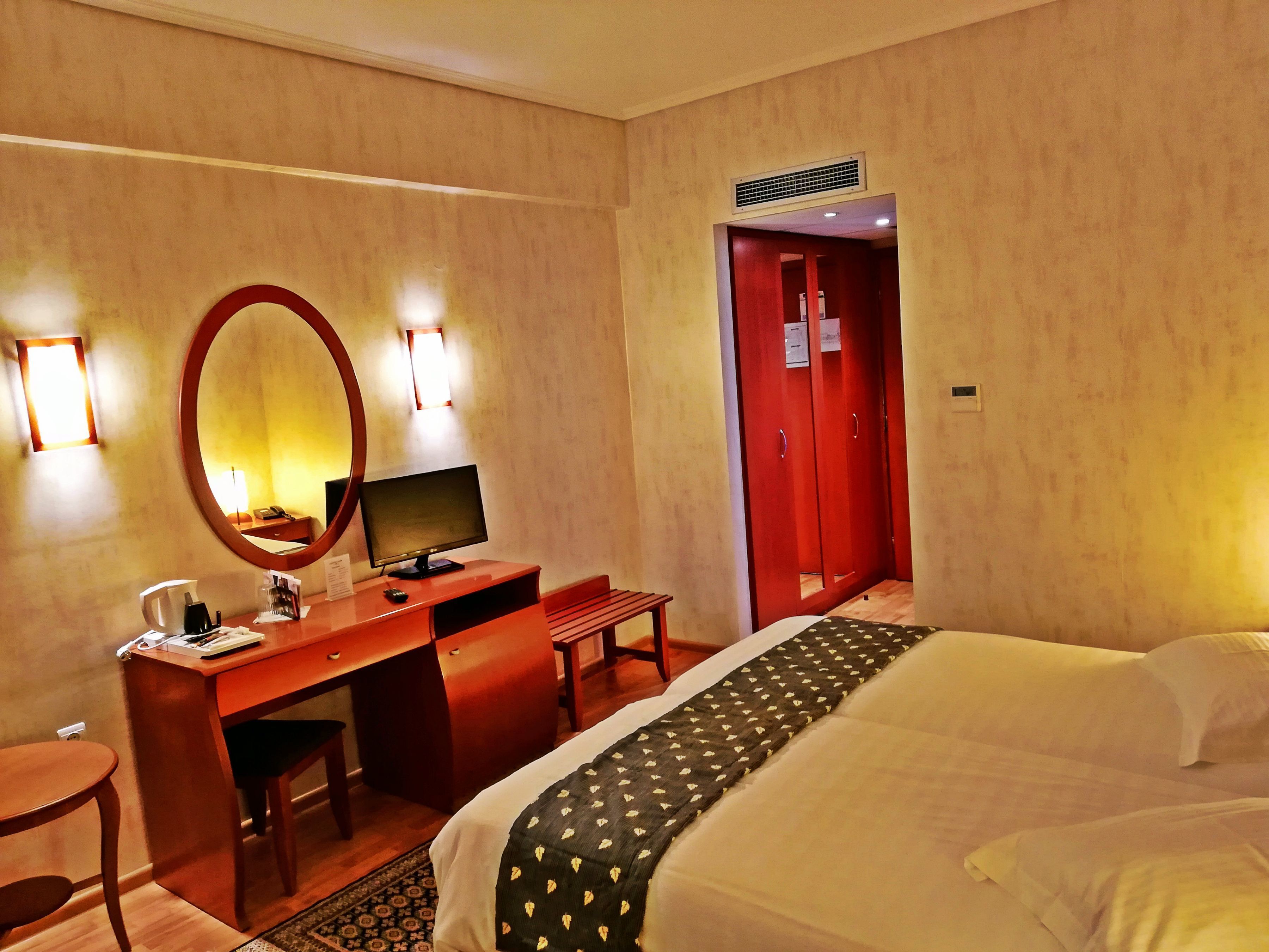 minibar, in-room safe, blackout curtains, soundproofing