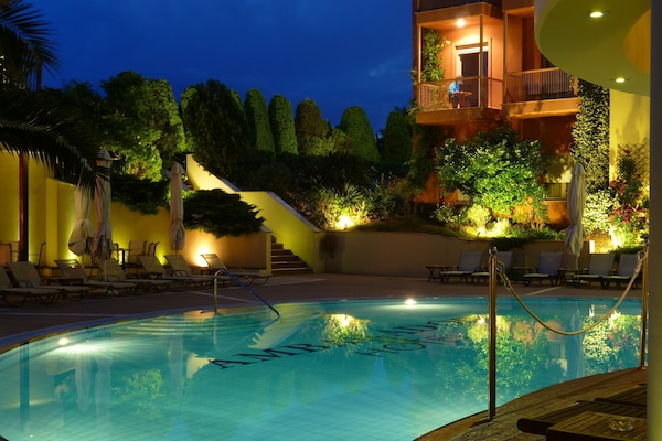 Seasonal outdoor pool, open 10 AM to 8 PM, pool umbrellas, pool loungers