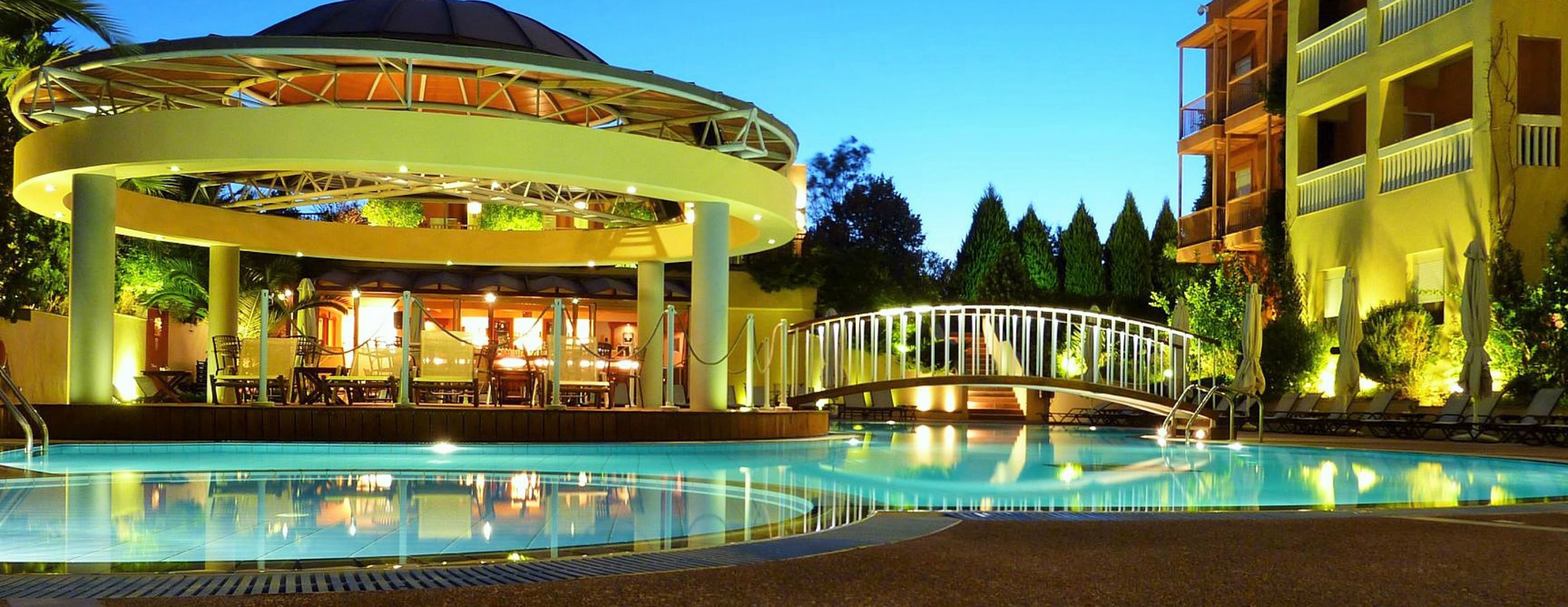 seasonal outdoor pool, open 10 am to 8 pm, pool umbrellas, pool loungers