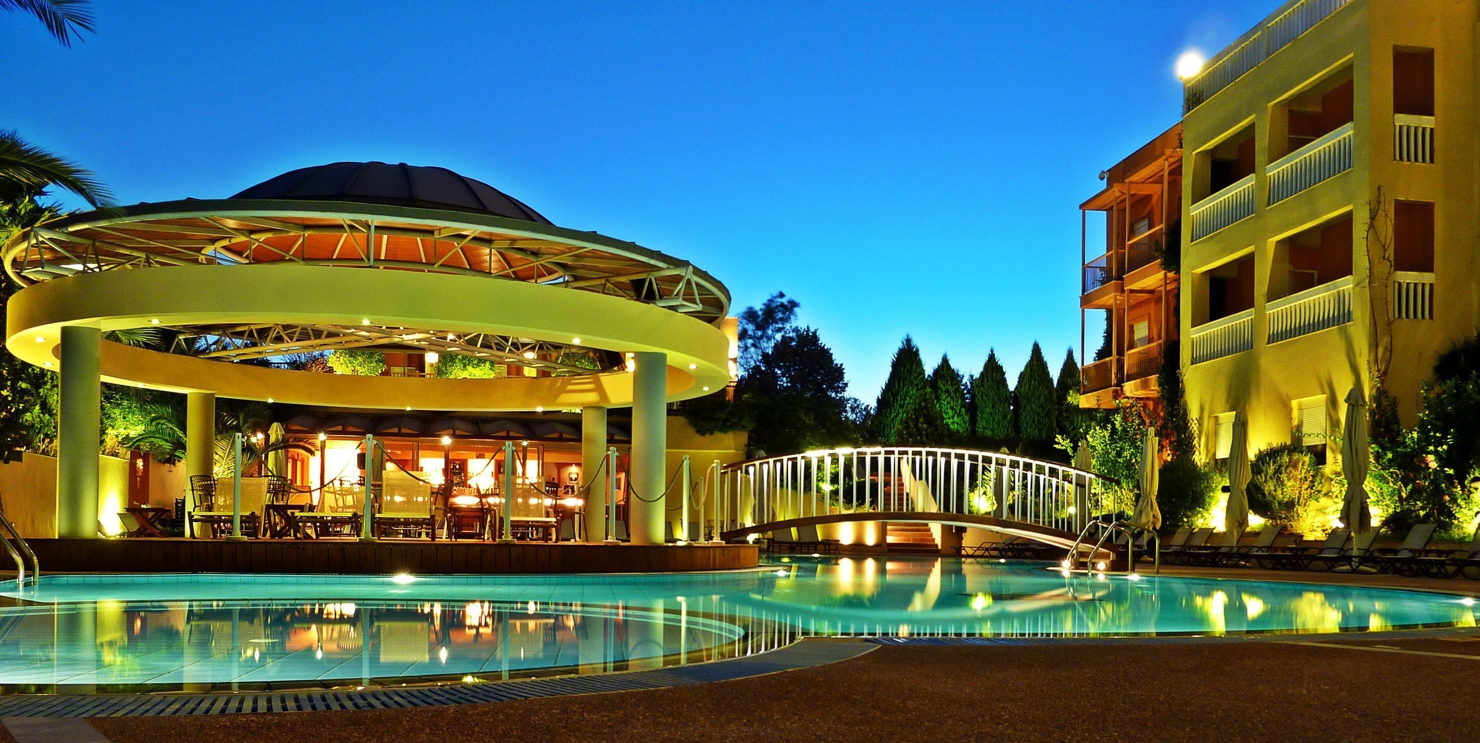 Seasonal outdoor pool, open 10 AM to 8 PM, pool umbrellas, sun loungers