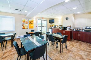 Desayuno completo incluido todos los días 