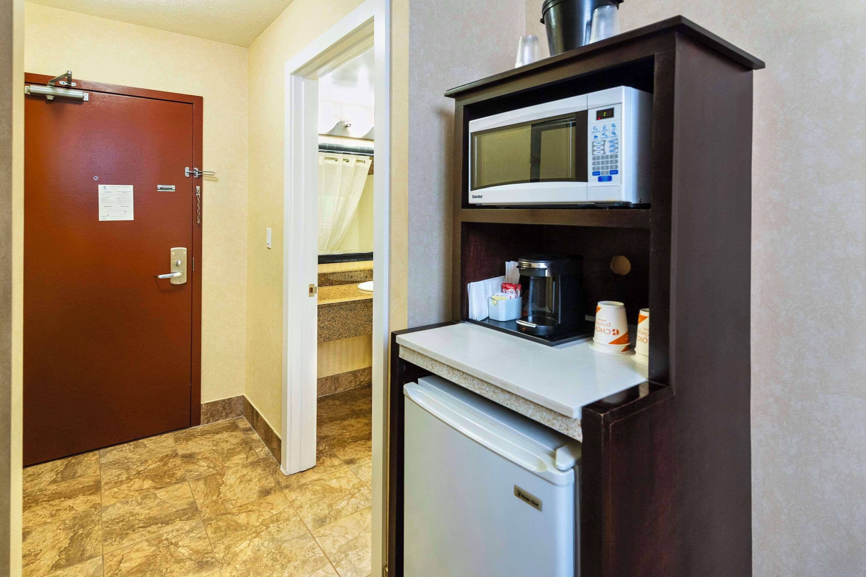 standard room, 2 queen beds, non smoking | iron/ironing board, free cots/infant beds, rollaway beds, wifi