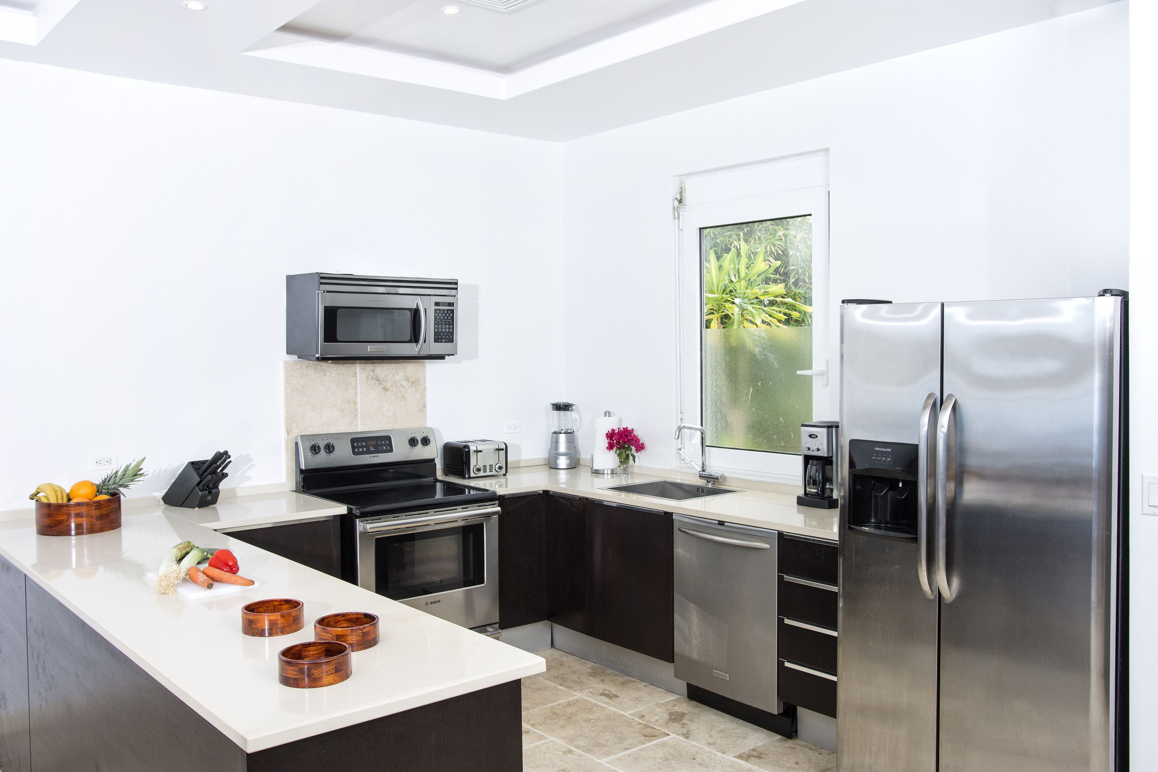 townhome, 2 bedrooms, marina view | private kitchen | full-sized fridge, microwave, oven, stovetop