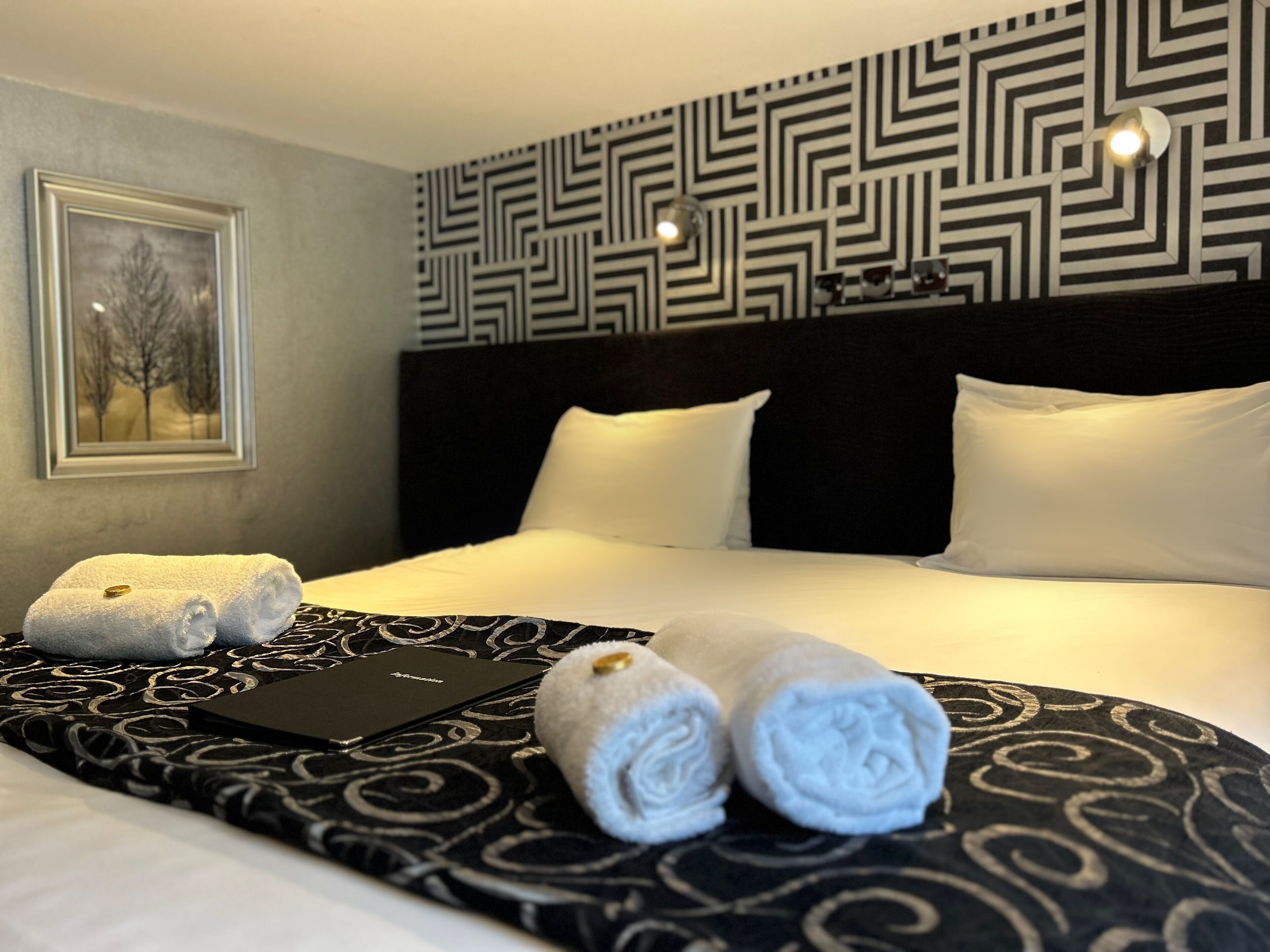 Habitación Premier con 1 cama matrimonial o 2 individuales | Decoración personalizada, muebles diferentes y escritorio 