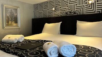 Habitación Premier con 1 cama matrimonial o 2 individuales | Decoración personalizada, muebles diferentes y escritorio