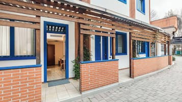 1 bedroom, premium bedding, down duvets, Select Comfort beds