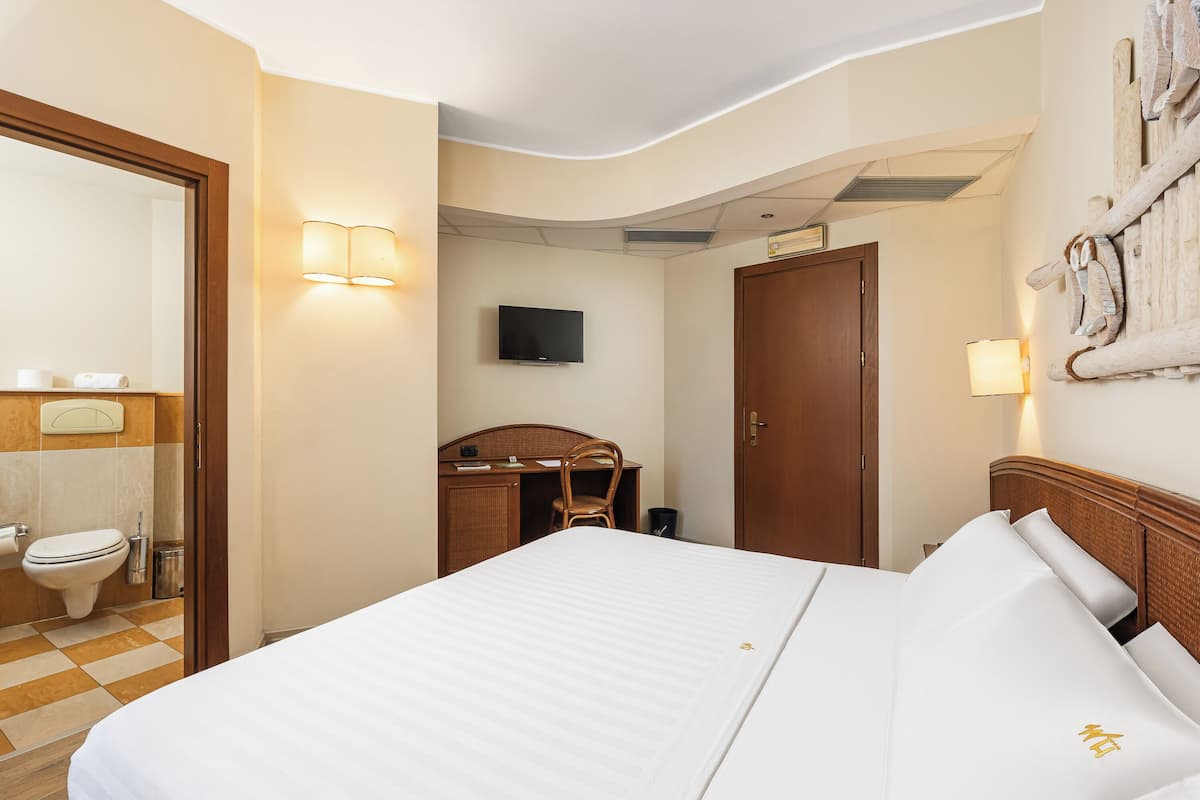 1 bedroom, premium bedding, down duvets, Select Comfort beds