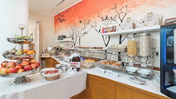 Bữa sáng buffet hàng ngày (10 EUR/mỗi người)
