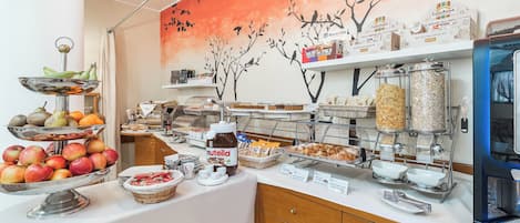 Tägliches Frühstücksbuffet (10 EUR pro Person)
