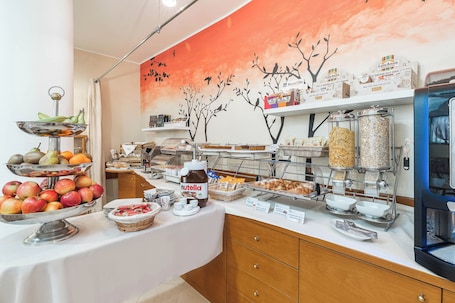 Desayuno buffet diario (EUR 10 por persona)