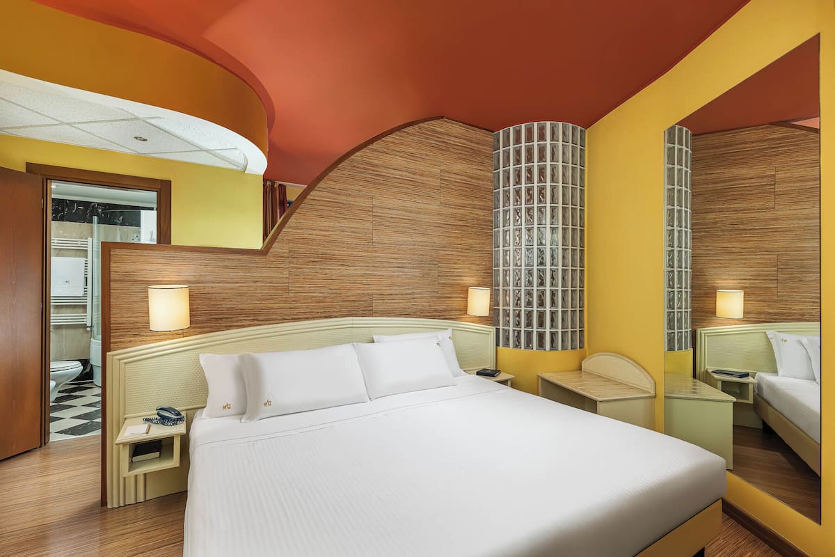 suite | 1 bedroom, premium bedding, down duvets, select comfort beds