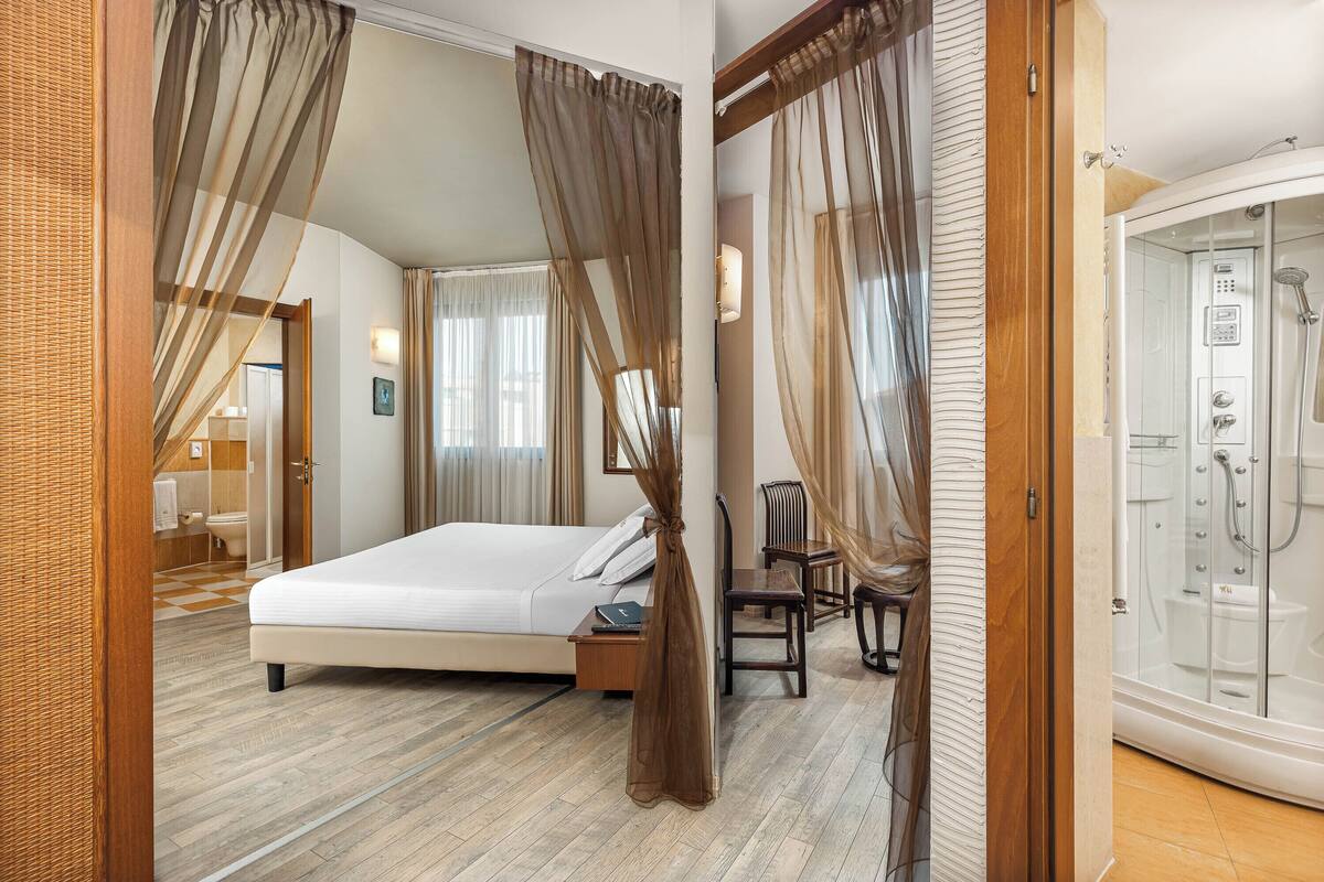 suite | 1 bedroom, premium bedding, down duvets, select comfort beds