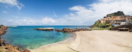 Sulla spiaggia. Janus Hotel