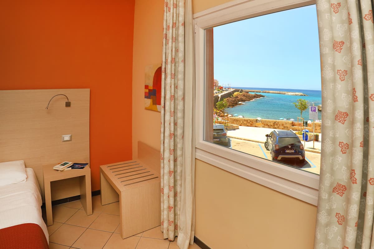 1 slaapkamer, een minibar, een bureau, geluiddichte muren