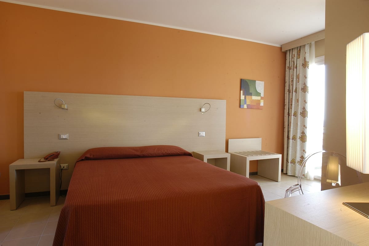 1 slaapkamer, een minibar, een bureau, geluiddichte muren
