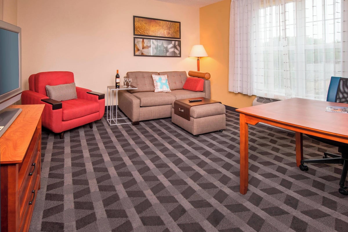 Suite, 1 Bedroom | Living area | 32-inch Smart TV with satellite channels, TV, Netflix