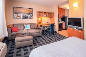 32-inch Smart TV with satellite channels, TV, Netflix - Towneplace Suites by Marriott Clinton at Joint Base Andrews (Clinton)