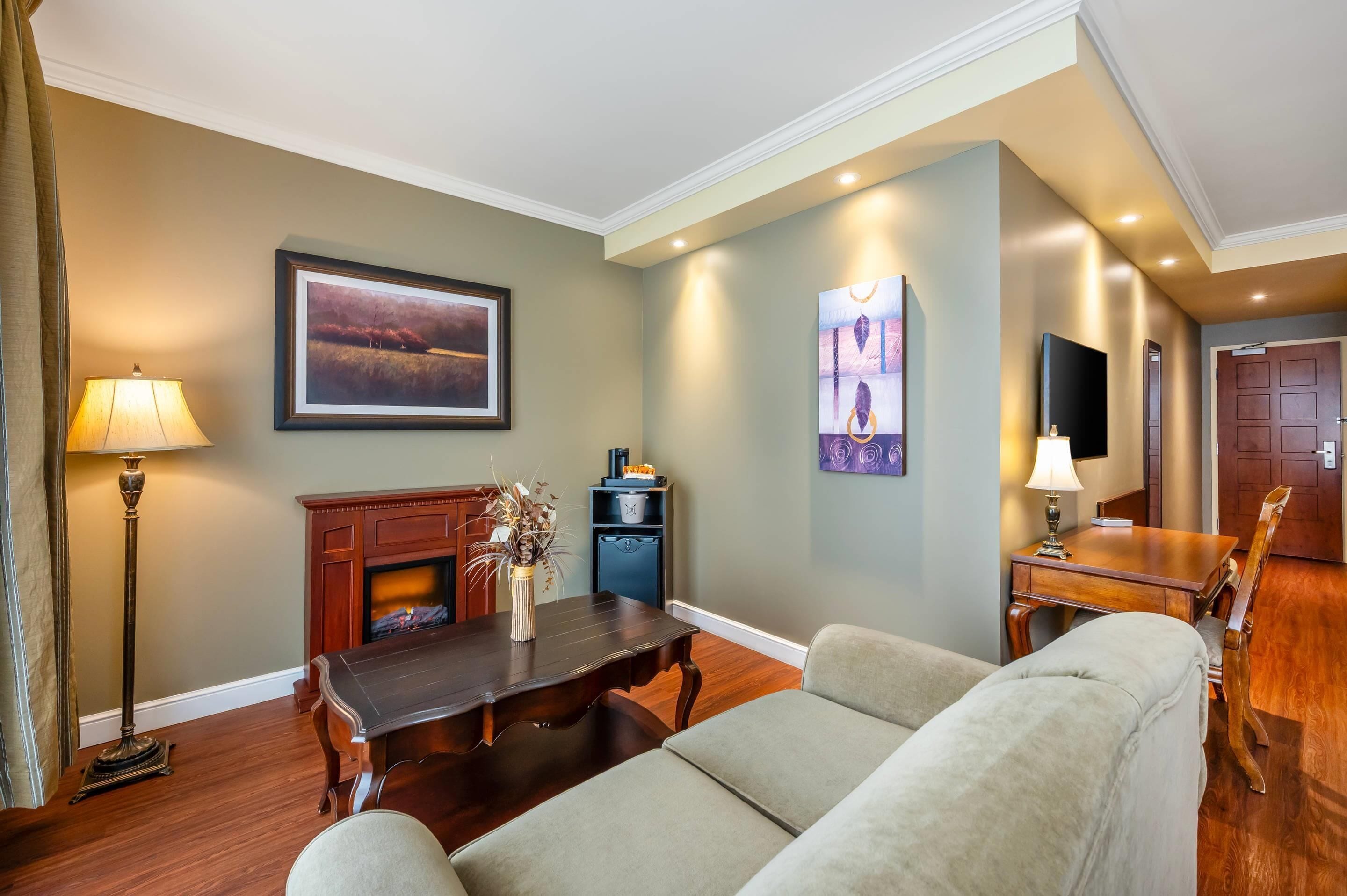 Suite, Multiple Beds, Non Smoking | Hypo-allergenic bedding, down comforters, desk, laptop workspace