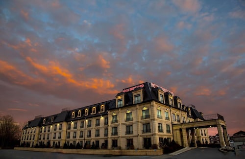 Hotel Brossard, an Ascend Collection Hotel