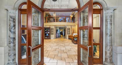 Hotel Brossard, an Ascend Collection Hotel