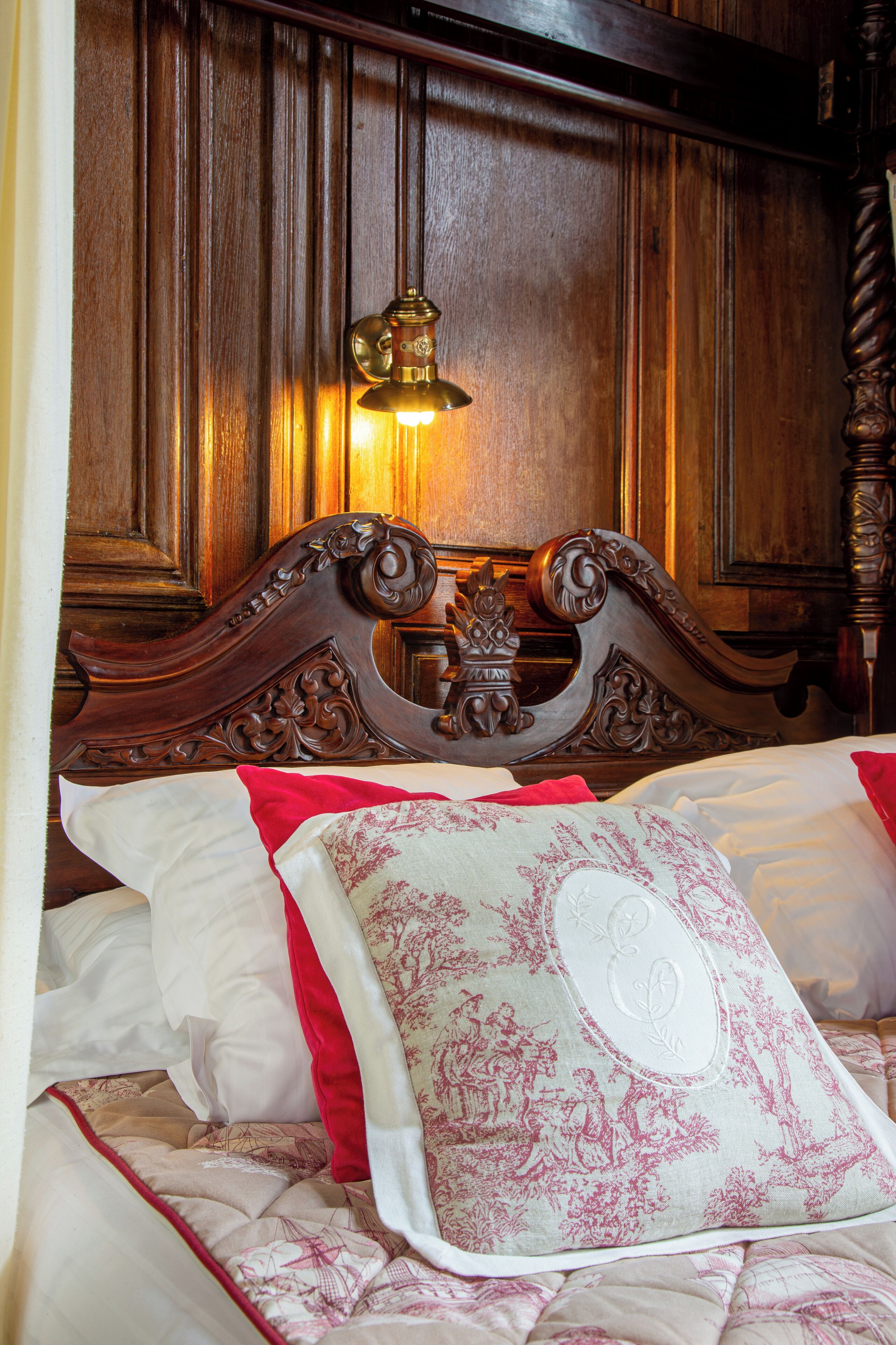 superior double room | premium bedding, in-room safe, individually decorated, desk